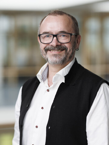 Almestad Halvard web