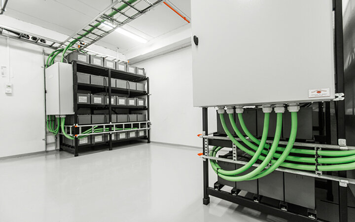 Batterirom til UPS, A-side + B-side