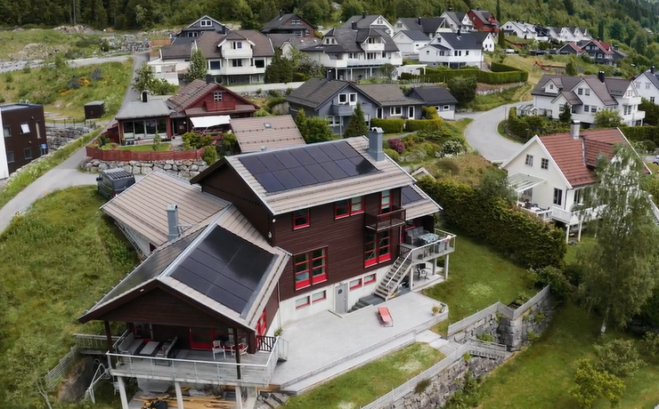 Solcelleinstallasjon privatbustad Volda
