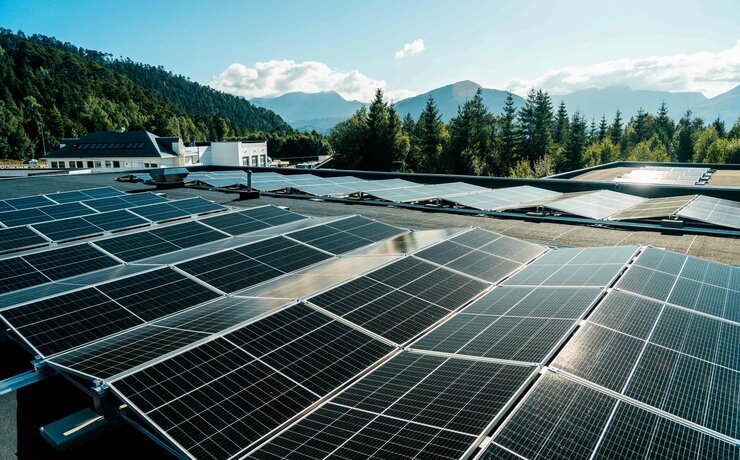 TUSSAINSTALLASJON SOLCELLE 04299